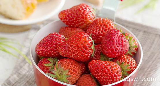 草莓称为活的维生素丸 吃草莓的食用禁忌