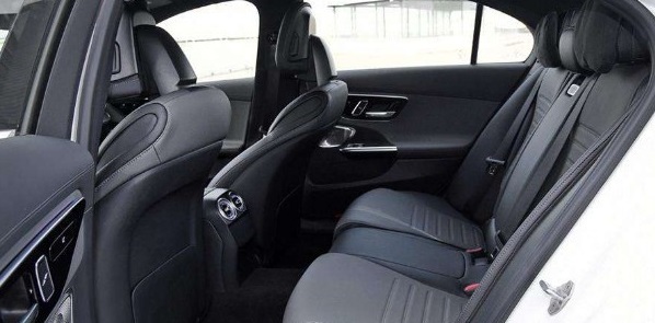 奔驰c200最新价格 2022款售价32万(车身长达4.8米)